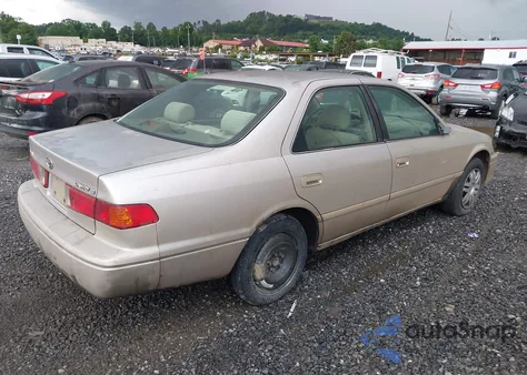 2001 Toyota Camry Le z USA, uszkodzony, nr VIN 4T1BG22K91U867787